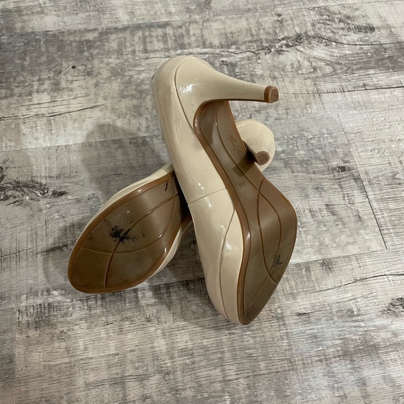 Marc Fisher round toe patent pumps - Picture 6 of 7